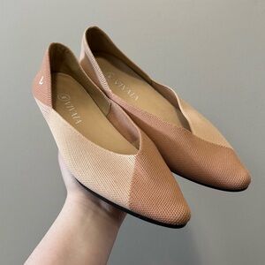 VIVAIA Pointed Toe V-cut Flats - Tan/cream